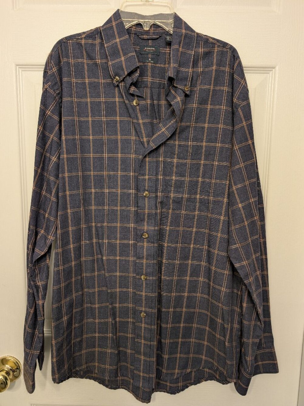 Arrow, M, Dark Blue and Red Plaid